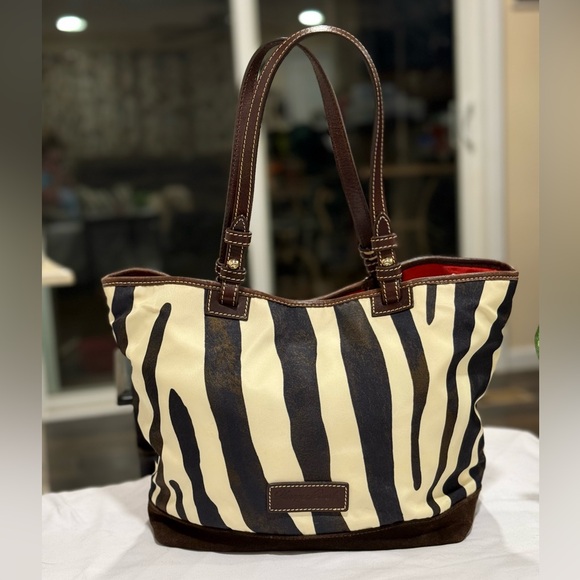 🌺 Dooney & Bourke North South Lee Nylon & Suede Tote - Picture 1 of 16